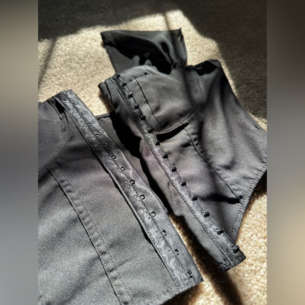 Black Corset Top size M - Picture 8 of 9